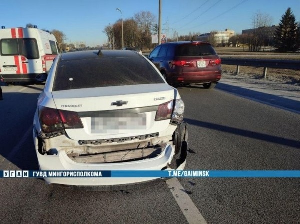 BMW влетел в Chevrolet после странных маневров. Посмотрите видео