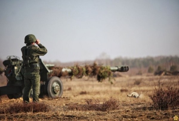 На полигоне около Бреста продолжаются учения с применением тяжелой артиллерии и авиации На полигоне около Бреста продолжаются учения с применением тяжелой артиллерии и авиации
