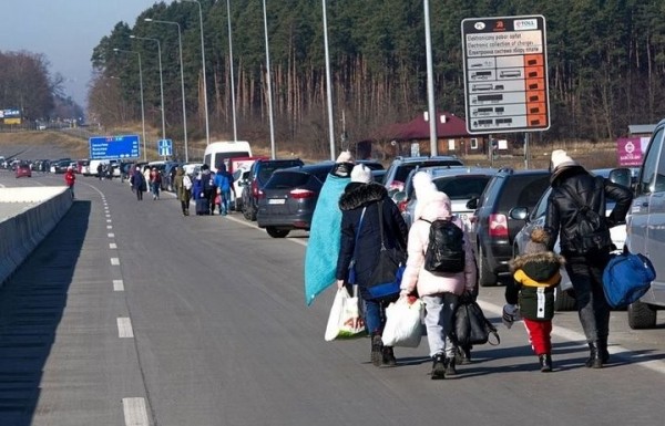 Украину покинули полмиллиона человек. Белорусы о том, как трое суток стояли в пробке на границе