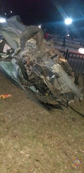 Серьезное ДТП в Дрогичине: работники МЧС спасли двух человек