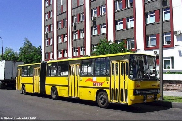 Автобусы «Икарус» на улицах Бреста
             
                Автобусы «Икарус» на улицах Бреста