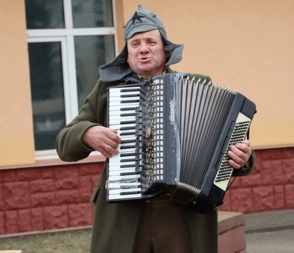 Уникальный Поезд направляется в сторону Бреста. Фоторепортаж