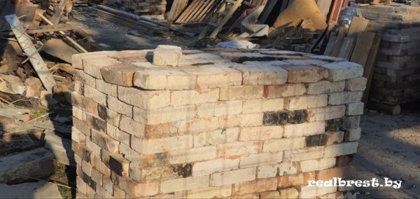 На улице Карбышева в Бресте снесли старый дом и планируют построить пятиэтажку с высоким уровнем комфорта