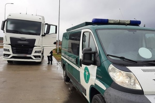 Сразу два белорусских дальнобойщика лишились «прав» в Польше за отсутствие карт в тахографе Сразу два белорусских дальнобойщика лишились «прав» в Польше за отсутствие карт в тахографе