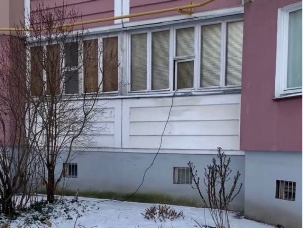 Поставил на зарядку электрокар из квартиры – соседи вызвали милицию. Можно ли заряжать машину из окна