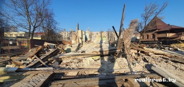 На улице Карбышева в Бресте снесли старый дом и планируют построить пятиэтажку с высоким уровнем комфорта