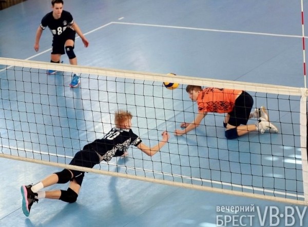 Брестские юноши выиграли серебро на домашнем турнире по волейболу Брестские юноши выиграли серебро на домашнем турнире по волейболу