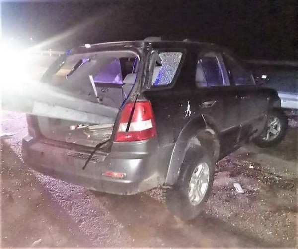 Смертельное ДТП: отбойник пронзил машину насквозь Смертельное ДТП: отбойник пронзил машину насквозь