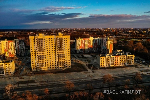 Смотрим с высоты, как выглядит новый квартал на ул. Лейтенанта Рябцева в Бресте
             
                Смотрим с высоты, как выглядит новый квартал на ул. Лейтенанта Рябцева в Бресте