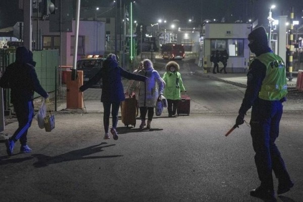 Украину покинули полмиллиона человек. Белорусы о том, как трое суток стояли в пробке на границе
