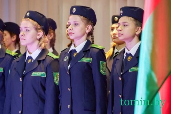 Брестских школьников посвятили в учащиеся таможенного класса