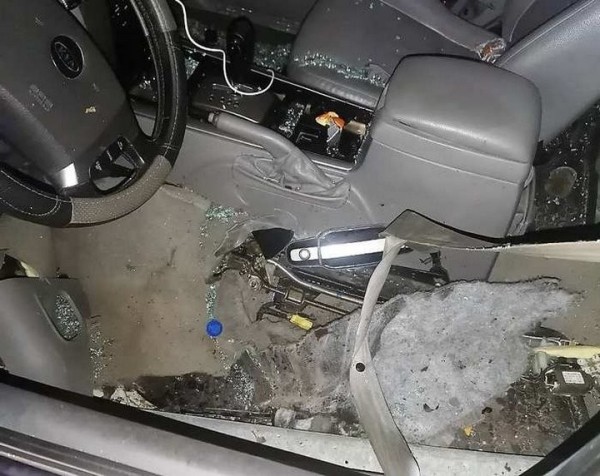 Смертельное ДТП: отбойник пронзил машину насквозь Смертельное ДТП: отбойник пронзил машину насквозь