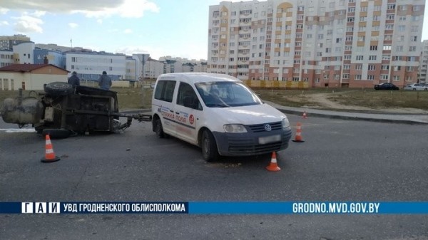 Страшные кадры: водитель сбил 14-летнюю девочку Страшные кадры: водитель сбил 14-летнюю девочку