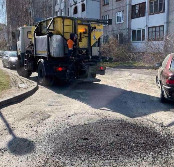 В Бресте активно ведутся работы по ямочному ремонту