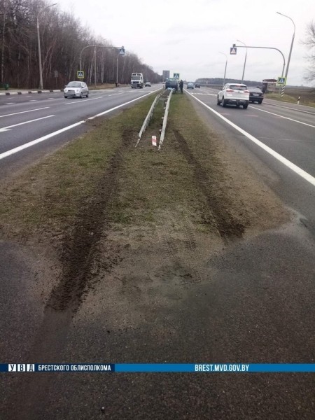 Как житель Бреста на «Пассате» оказался на отбойнике на М1? ГАИ рассказала подробности Как житель Бреста на «Пассате» оказался на отбойнике на М1? ГАИ рассказала подробности