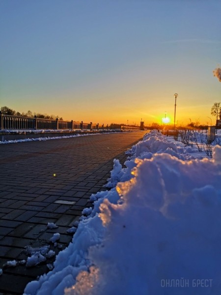 Читатель: Красиво! Набережная Бреста в апреле
             
                Читатель: Красиво! Набережная Бреста в апреле