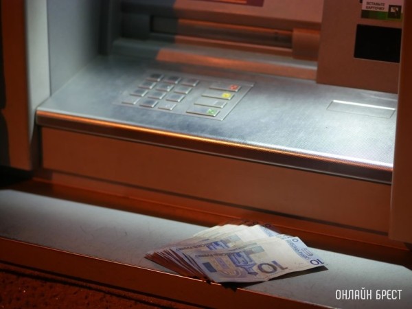 Осудили жительницу Брестской области, которая похитила с чужой карты 700 рублей Осудили жительницу Брестской области, которая похитила с чужой карты 700 рублей