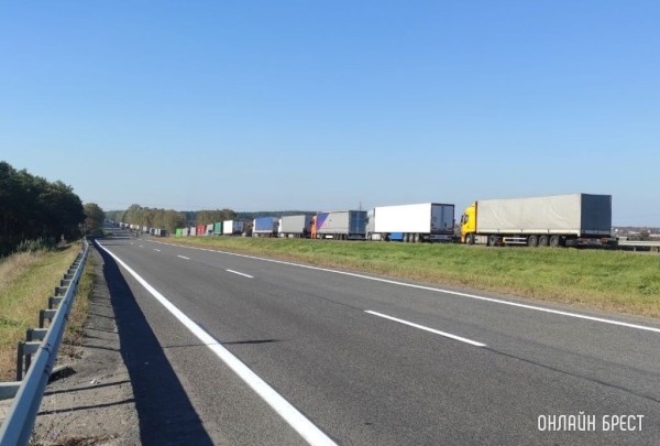 Санкциями – по дальнобойщикам: что происходит на рынке грузоперевозок