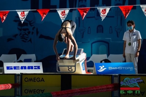 На чемпионате Беларуси по плаванию в Бресте в одном из заплывов победу разделили две участницы На чемпионате Беларуси по плаванию в Бресте в одном из заплывов победу разделили две участницы