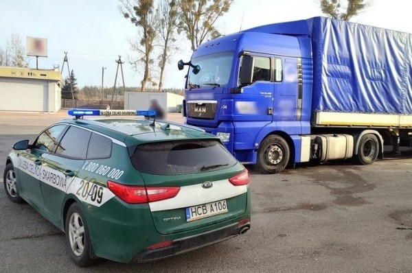 Белорусский дальнобойщик объехал очередь на выезд из Польши и не остановился. Его задержали