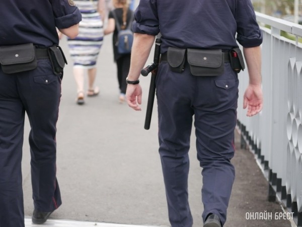 В Брестской области 17-летнюю выпускницу гимназии взяли под стражу за незаконный оборот психотропов В Брестской области 17-летнюю выпускницу гимназии взяли под стражу за незаконный оборот психотропов