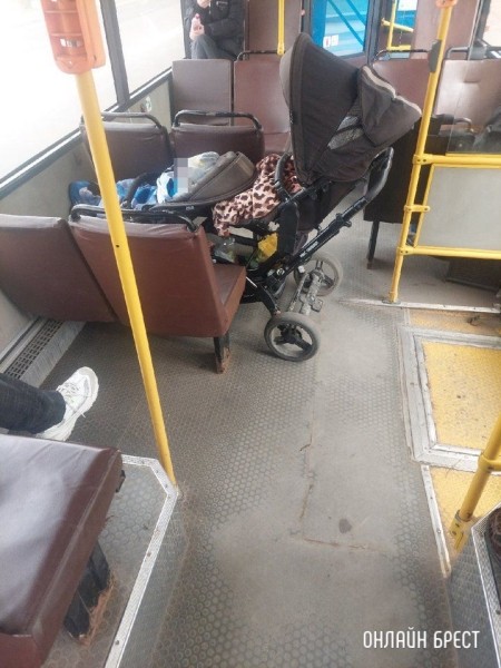 Читатель: Где место для колясок и инвалидов в таком транспорте?
             
                Читатель: Где место для колясок и инвалидов в таком транспорте?