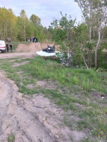 В Бресте перевернулся внедорожник. Работниками МЧС спасена девушка