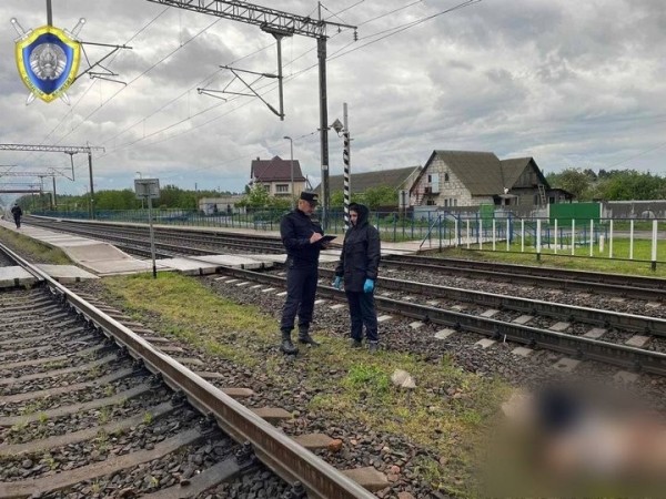 Парень был в капюшоне и наушниках. В Бобруйске 17-летнего школьника сбил поезд Парень был в капюшоне и наушниках. В Бобруйске 17-летнего школьника сбил поезд