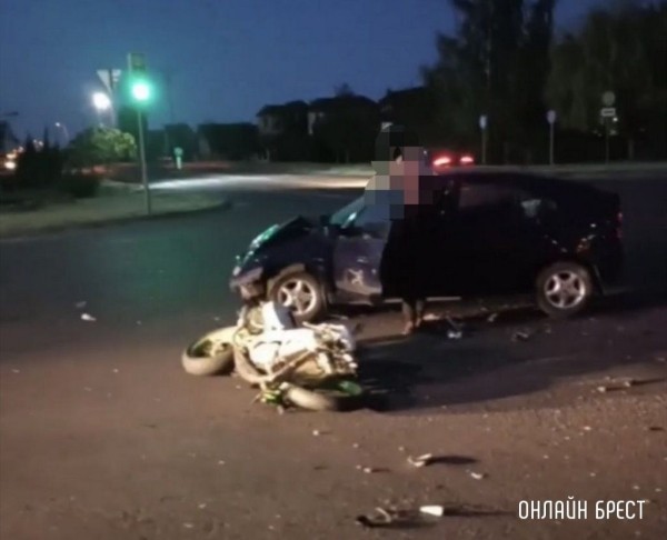 Очевидцы: В Кобрине произошло серьёзное ДТП с участием мотоциклиста
Очевидцы: В Кобрине произошло серьёзное ДТП с участием мотоциклиста