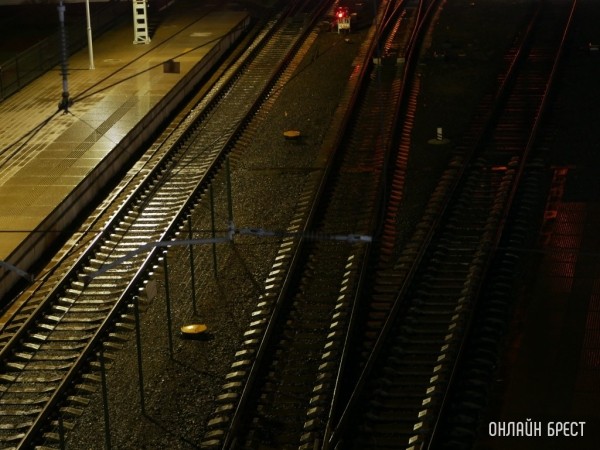 Школьник забрался на цистерну товарного поезда и получил тяжелые электроожоги Школьник забрался на цистерну товарного поезда и получил тяжелые электроожоги