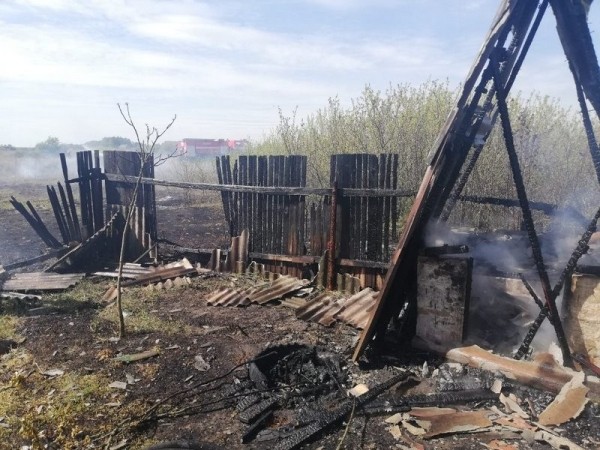 В Пинске в гараже сгорел автомобиль В Пинске в гараже сгорел автомобиль