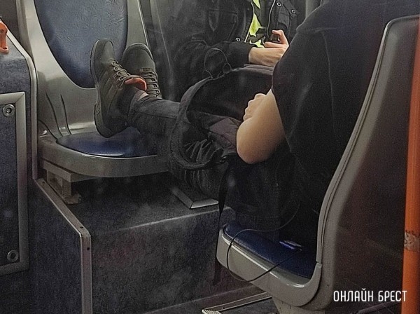 Читатель: Как-то так ездят в общественном транспорте Бреста
             
                Читатель: Как-то так ездят в общественном транспорте Бреста