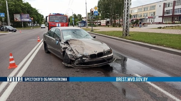 В Бресте на Я.Купалы произошло ДТП. Пострадала пассажирка BMW