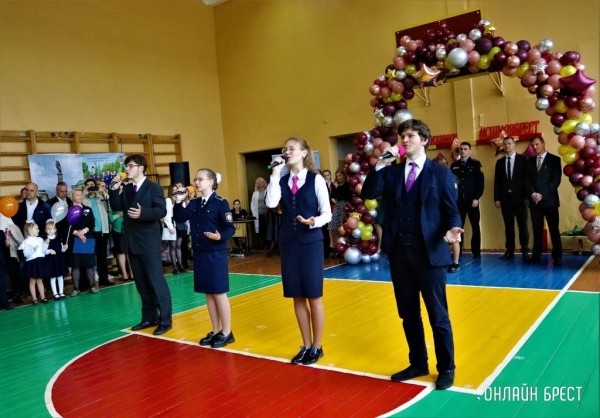 
                Читатель: Сегодня прошёл последний звонок в средней школе № 28 г. Бреста
            