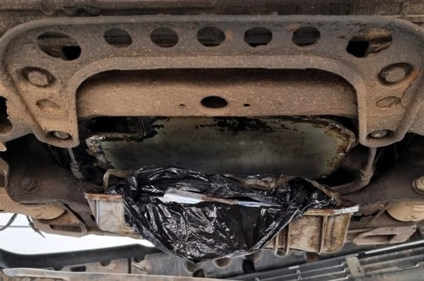 Белорус спрятал сигареты в моторе своего автомобиля и поехал в Польшу. Посмотрите на эти тайники Белорус спрятал сигареты в моторе своего автомобиля и поехал в Польшу. Посмотрите на эти тайники