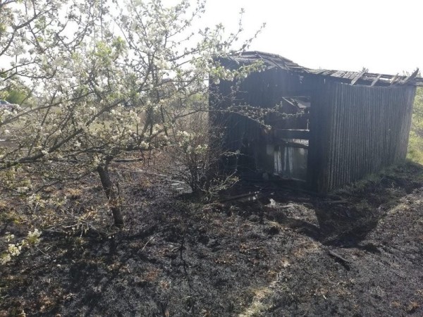 В Пинске в гараже сгорел автомобиль В Пинске в гараже сгорел автомобиль