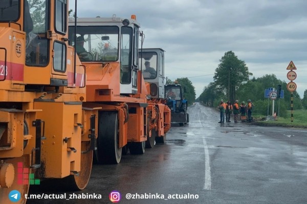 Осуществляется ремонт участка дороги «Жабинка-Мотыкалы» Осуществляется ремонт участка дороги «Жабинка-Мотыкалы»