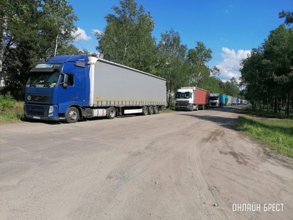 Читатель: Хотелось бы обратить внимание на ситуацию с большегрузами
             
                Читатель: Хотелось бы обратить внимание на ситуацию с большегрузами