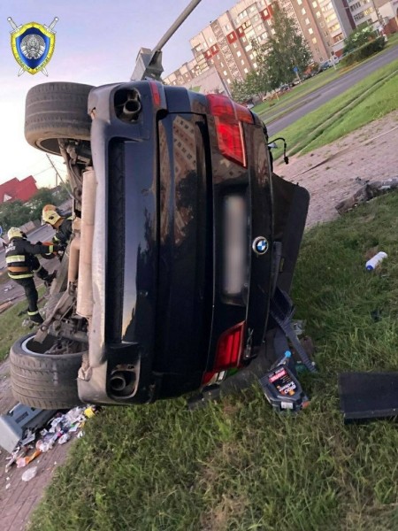 Пьяный водитель BMW разогнался до 146 км/ч и убил пассажира. СК о резонансной аварии BMW X5 в Полоцке