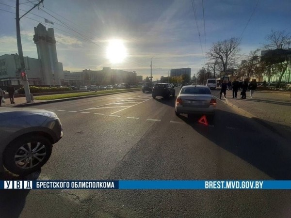 В Бресте возле ЦУМа сбили пешехода В Бресте возле ЦУМа сбили пешехода