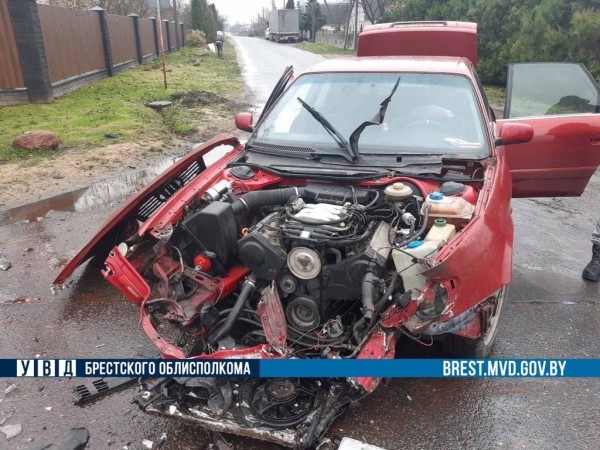 В Кобрине водитель Audi не уступил МАЗу