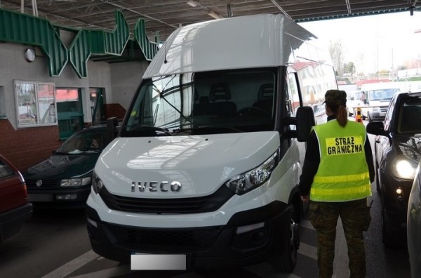 У белоруса изъяли Iveco на границе с Польшей. Оказалось, угнан из Франции У белоруса изъяли Iveco на границе с Польшей. Оказалось, угнан из Франции