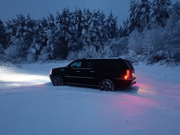 «Все гофры с проводкой посечены песком!». Белорусу так отпескоструили Cadillac, что у машины отказала электроника и кузов начал ржаветь