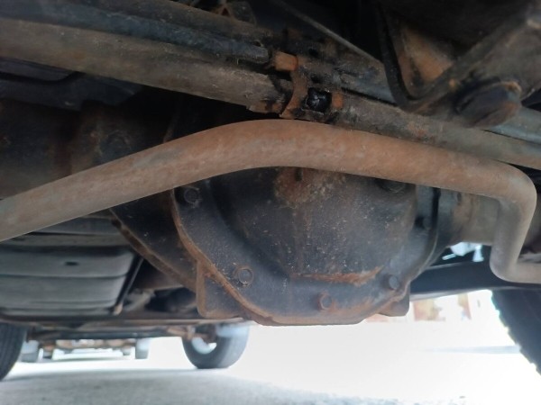 «Все гофры с проводкой посечены песком!». Белорусу так отпескоструили Cadillac, что у машины отказала электроника и кузов начал ржаветь