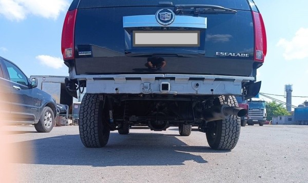 «Все гофры с проводкой посечены песком!». Белорусу так отпескоструили Cadillac, что у машины отказала электроника и кузов начал ржаветь