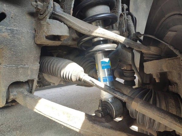 «Все гофры с проводкой посечены песком!». Белорусу так отпескоструили Cadillac, что у машины отказала электроника и кузов начал ржаветь