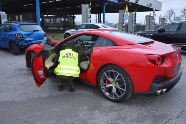 Белорус пытался провезти через польскую границу Ferrari стоимостью $280 000. Не вышло