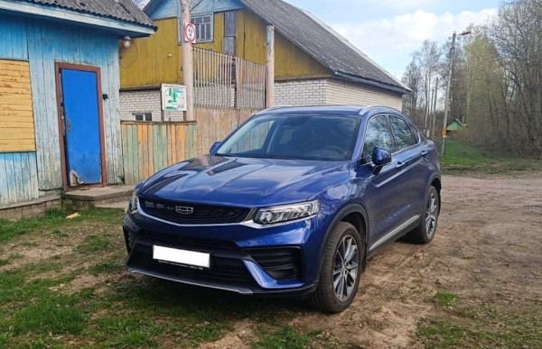 Белорус купил новую Geely Tugella и не может на ней ездить Белорус купил новую Geely Tugella и не может на ней ездить