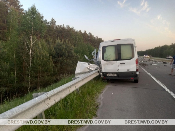 Жестко ДТП произошло в Брестской области на трассе М1 Жестко ДТП произошло в Брестской области на трассе М1