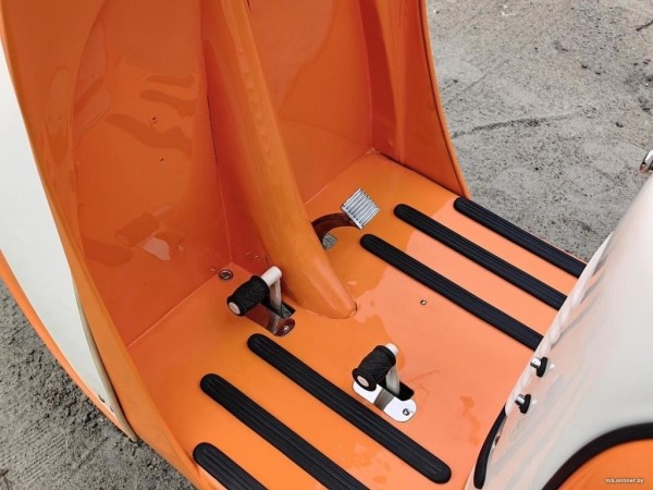 Белорус восстанавливает советские мотороллеры на продажу